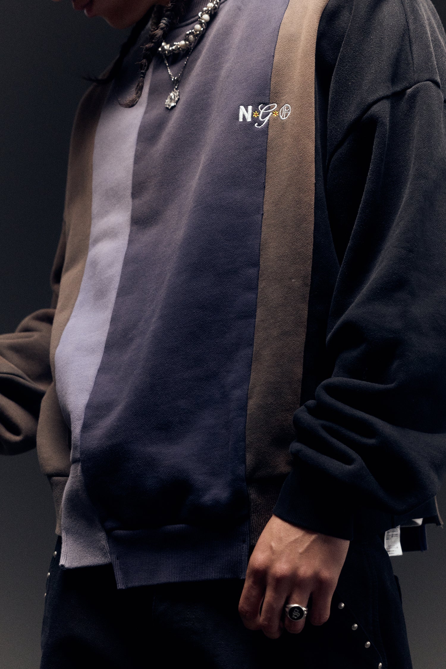 PANEL CREWNECK